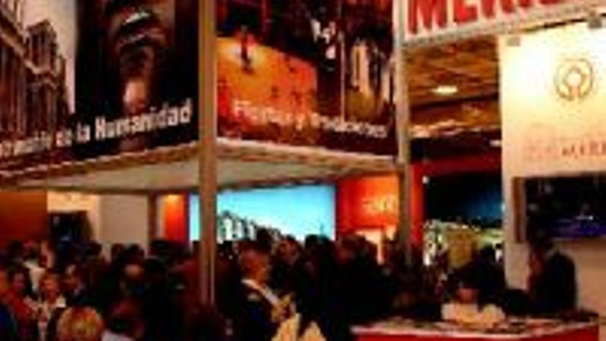 La Semana Santa y el festival de teatro despiertan interés en Fitur