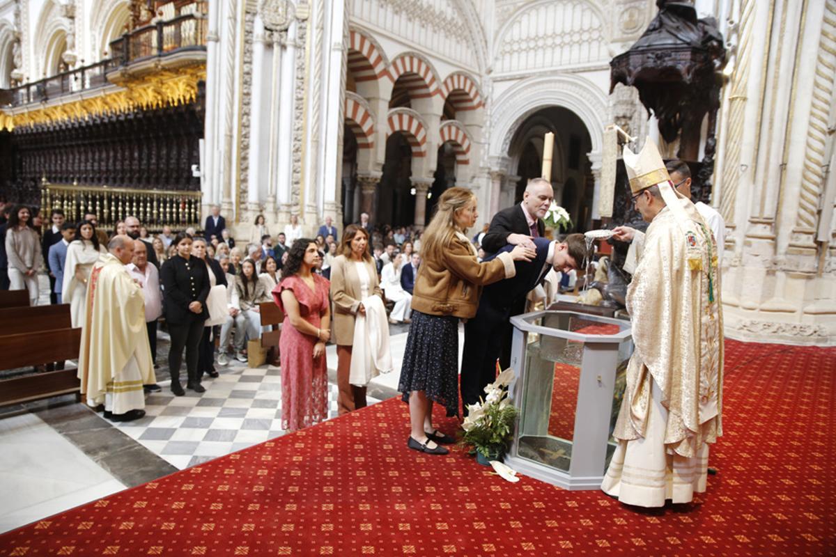 El Bautismo, Confirmación y Eucaristía para 51 catecúmenos, en imágenes El Bautismo, Confirmación y Eucaristía para 51 catecúmenos, en imágenes
