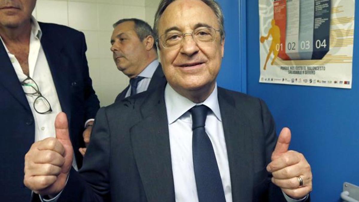 Nada se sabe de Florentino, que parece mirárselo todo desde una curiosa distancia