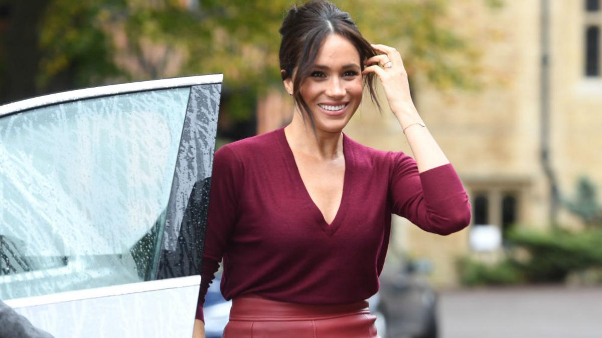 Meghan Markle con falda de Hugo Boss