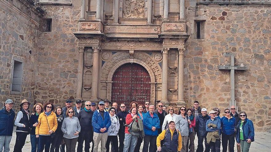 Participantes en una marcha de la asociación del camino en Hinojosa del Duque, en febrero de 2025.