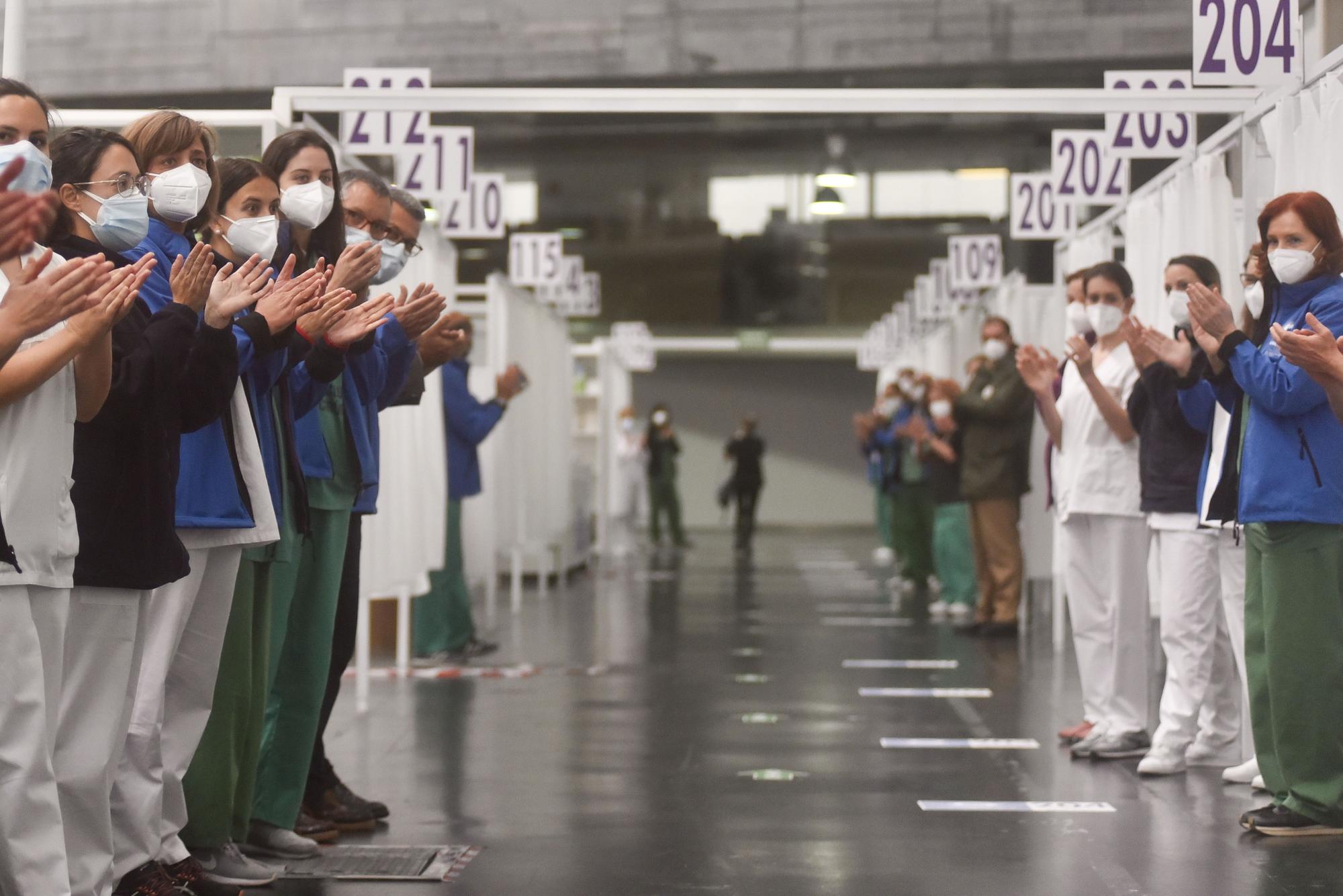 Aplauso de sanitario a los enfermeros del COVID-19 en Expocoruña