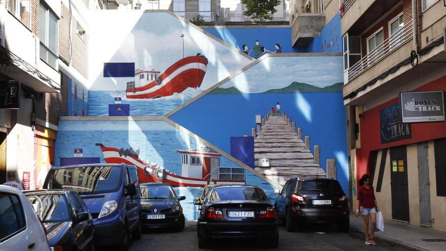Murales de temática marinera realizados por Sagüillo en la escalera que conecta las calles Torrecedeira y Pi Margal // Ricardo Grobas
