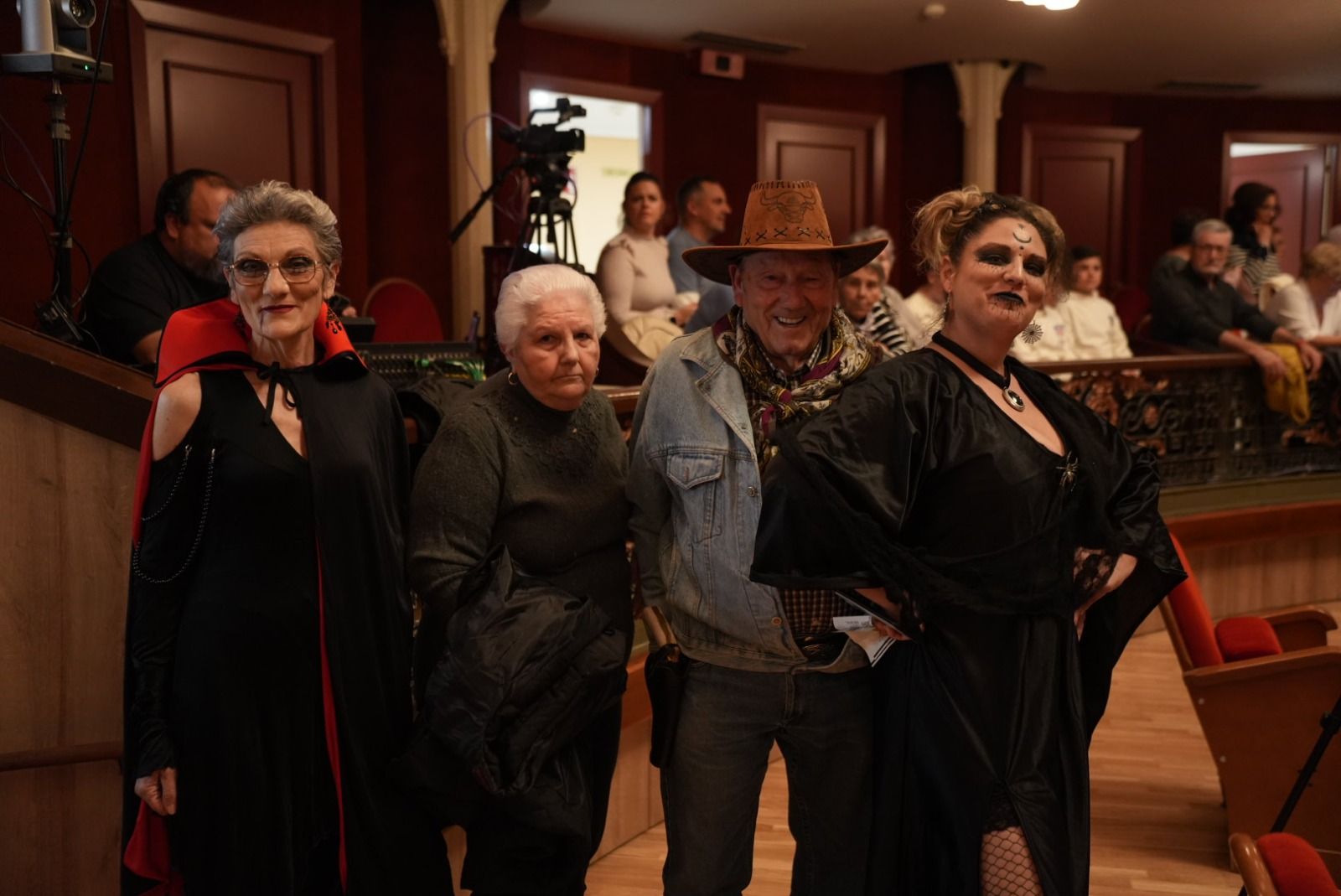 El Gran Teatro alberga la fiesta del Carnaval de Mayores