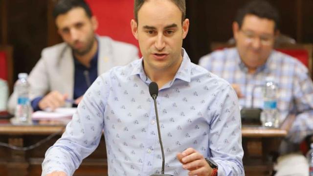 Javier Raro, en un pleno previo a la pandemia. | DANIEL TORTAJADA