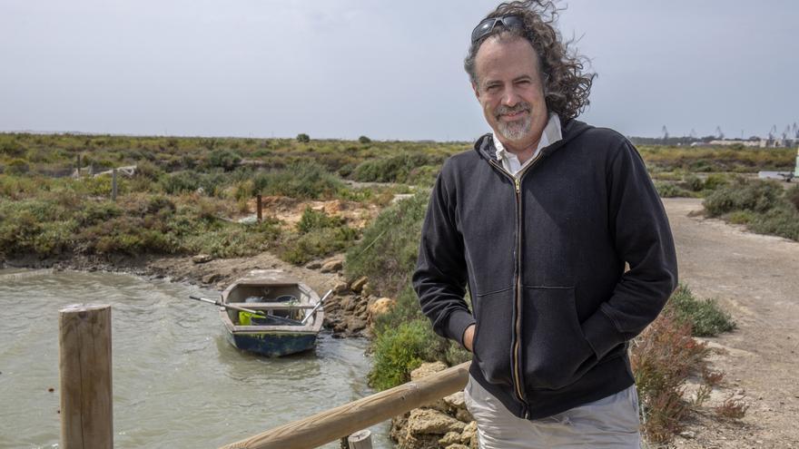 Manuel Maqueda: &quot;Una civilización inteligente no pondría su comida y bebida en plásticos&quot;