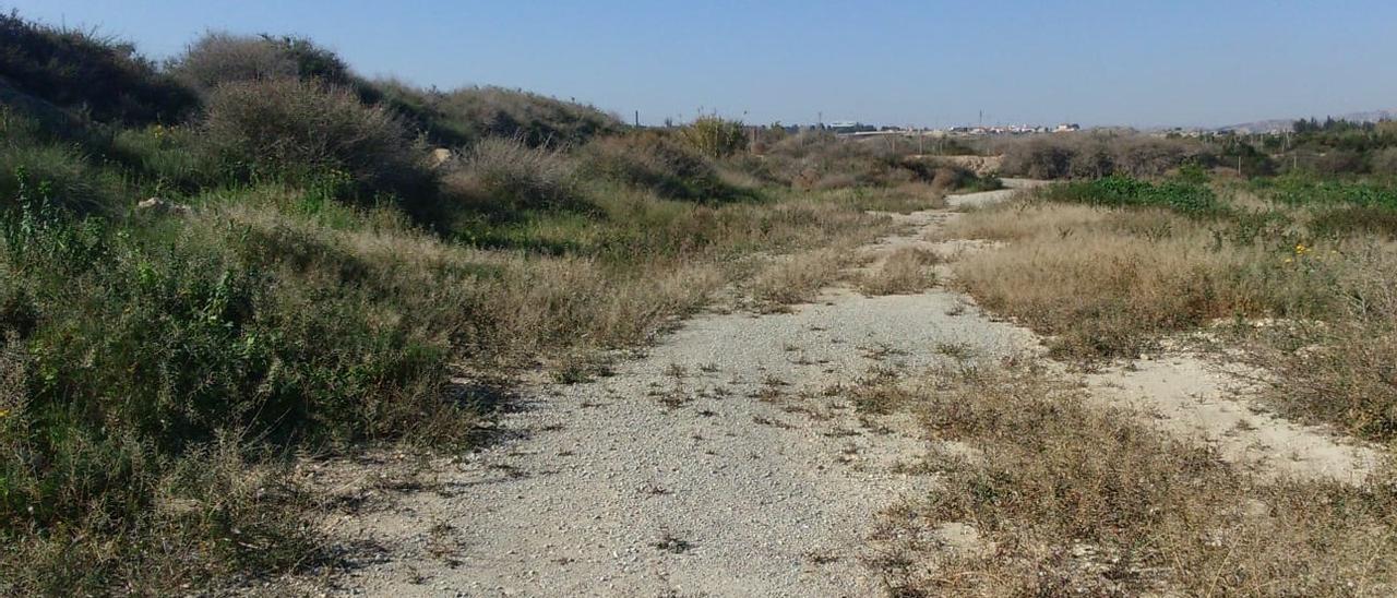 Tramo de la vía de servicio de la A31 Atalayas-El Rebolledo (sentido Madrid)