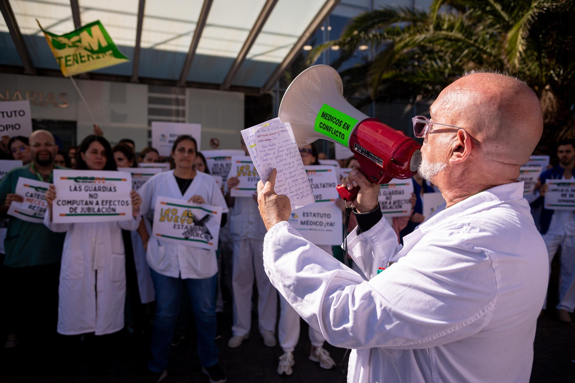 Manifestación por el cambio de condiciones de médicos por parte del Ministerio por fuera del HUC