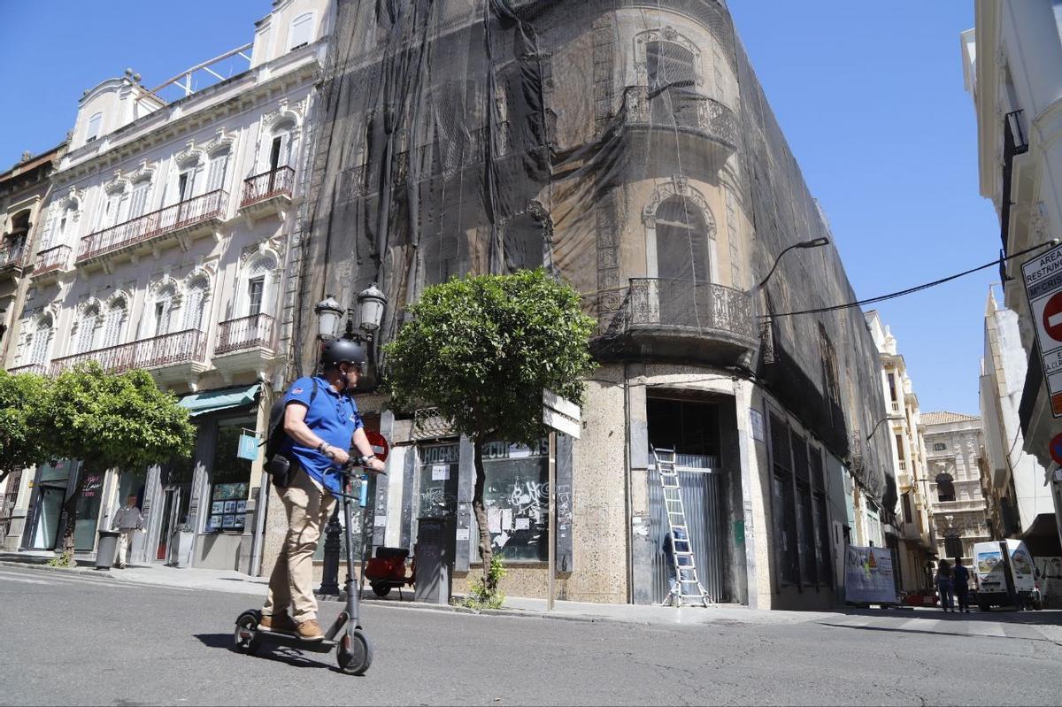 Edificio de la calle Claudio Marcelo y María Cristina que se va a convertir en un ‘hostel’