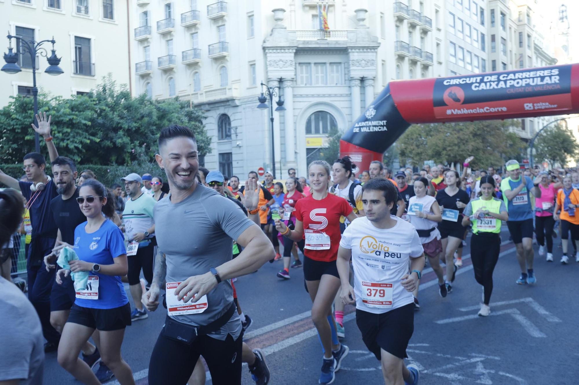 Búscate en la Volta a Peu a Les Falles