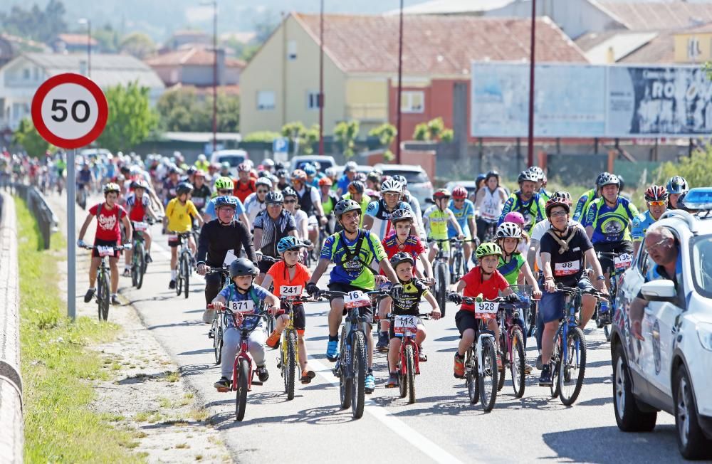 Más de un millar de miñoranos pedalean juntos