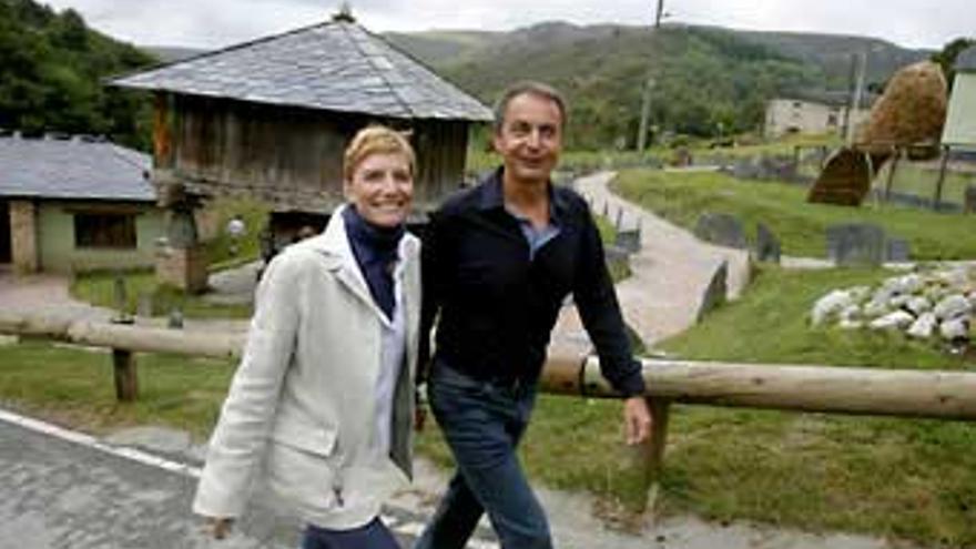 Zapatero ya disfruta de sus vacaciones en la comarca asturiana de Los Oscos