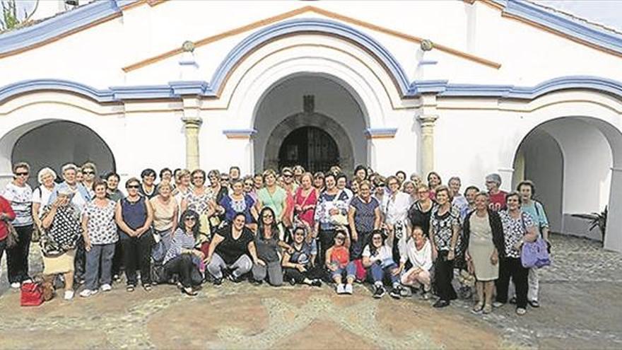 UN encuentro de cáritas reúne a unas 50 mujeres