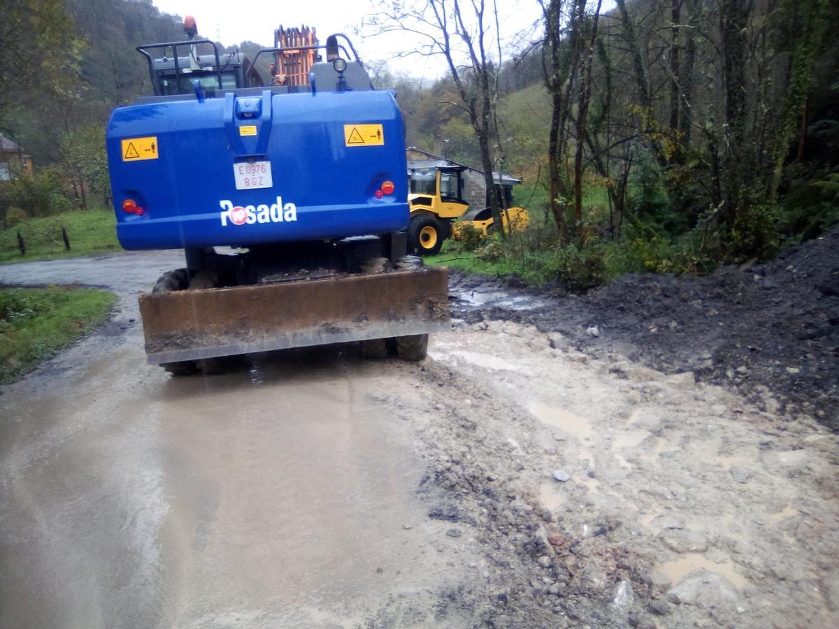Obras en la carretera de La Camperona.