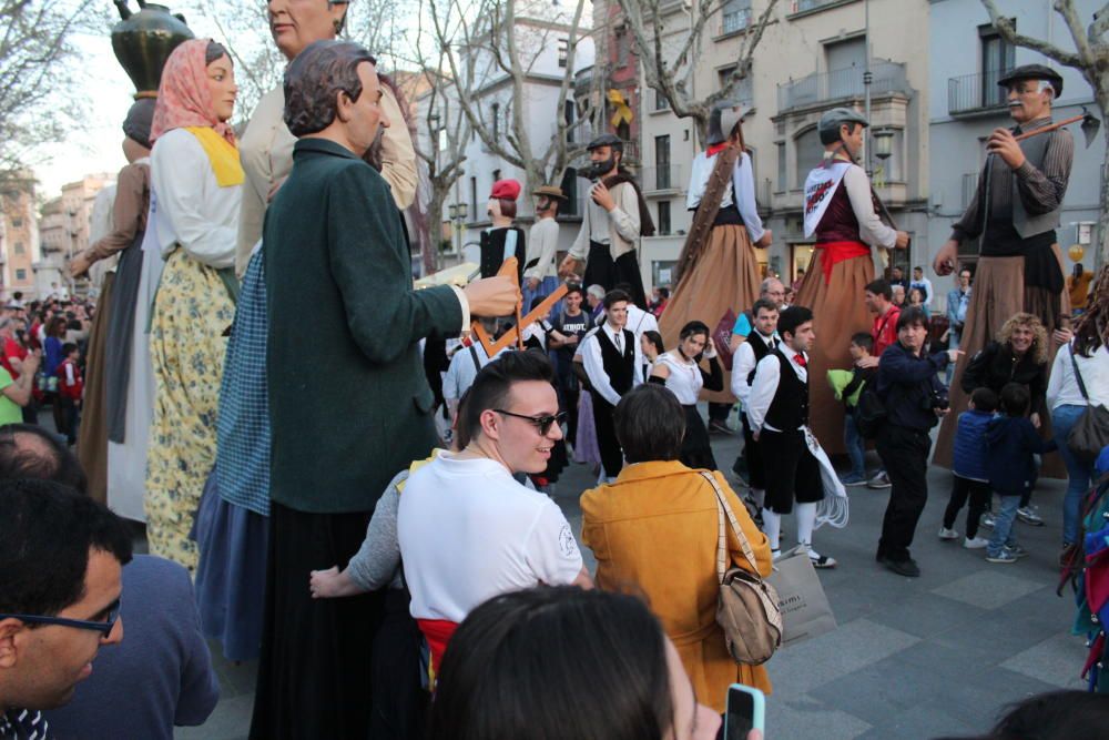 Populària omple Figueres d''ambient tradicional