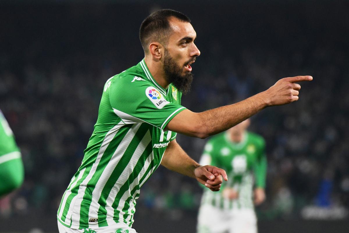 Borja Iglesias celebra un tanto con el Real Betis Balompié