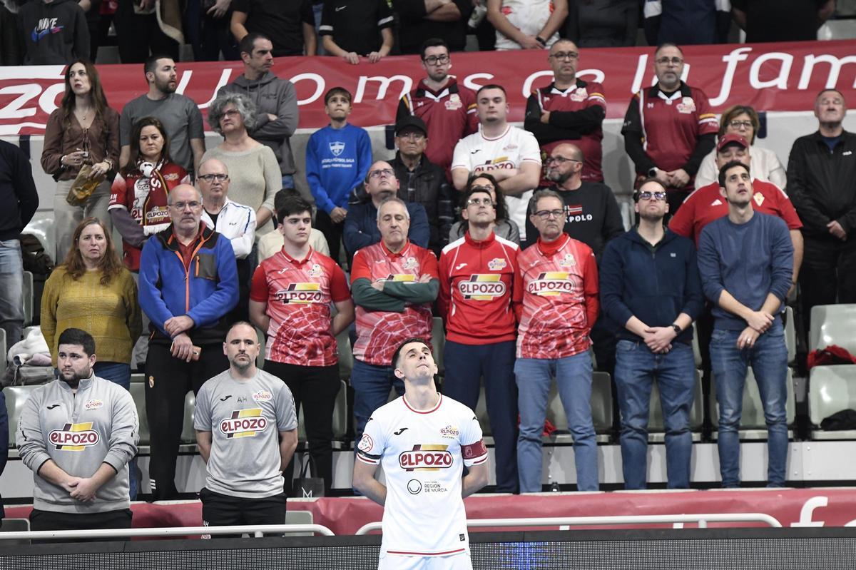 Minuto de silencio en honor a José Fuertes