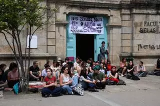 Sentada en Belas Artes de Pontevedra para reclamar apoyo y protección a víctimas de acoso