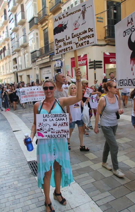 Centenares de personas se unen en Málaga contra la tauromaquia