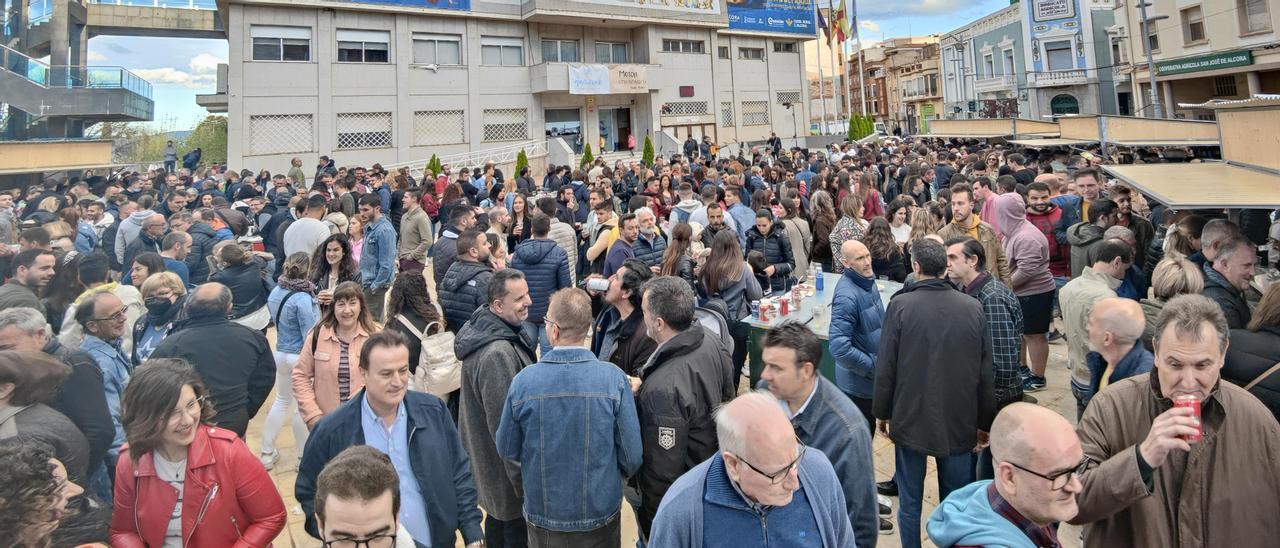 El ambiente del mesón gastronómico demostró las ganas de fiesta en l&#039;Alcora.