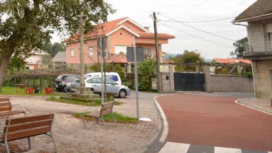 Zona de Cabaleiro, de acceso al vial hacia la iglesia. // Faro