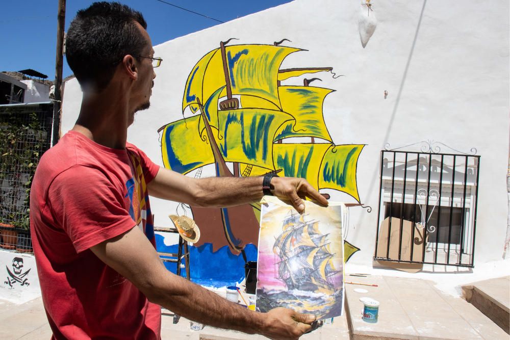 Más de doscientos murales en homenaje a Miguel Hernández engalanan el barrio de San Isidro de Orihuela