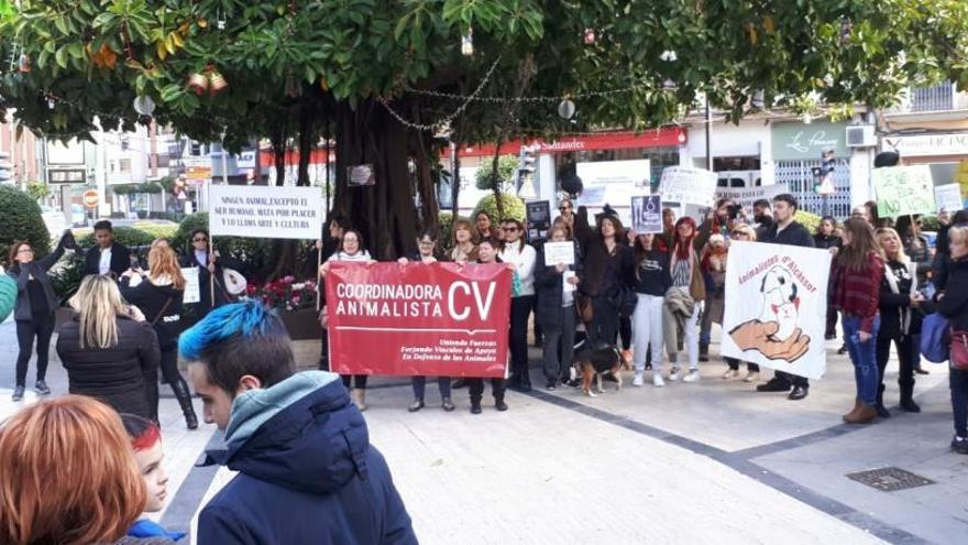 Protesta de las protectoras en Torrent.