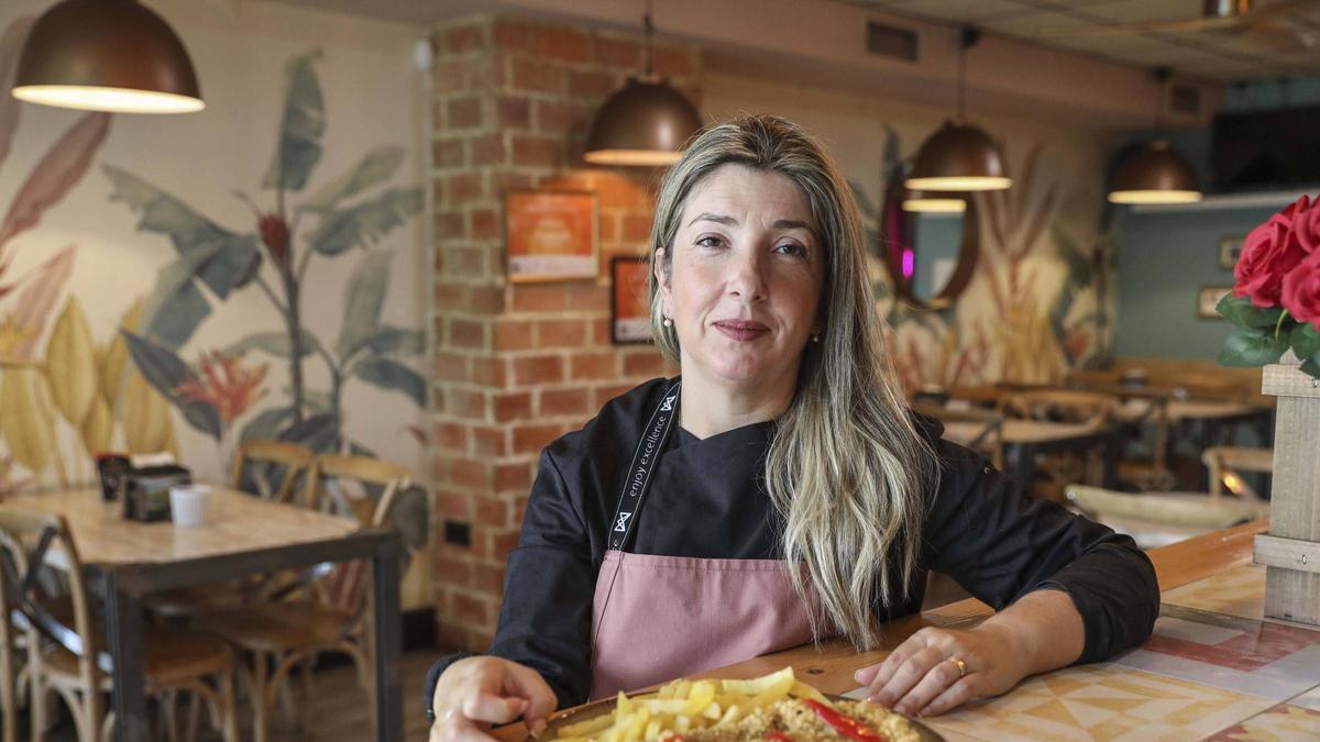 Noe Díaz, de El rincón de Noe, con un chachopo sin gluten