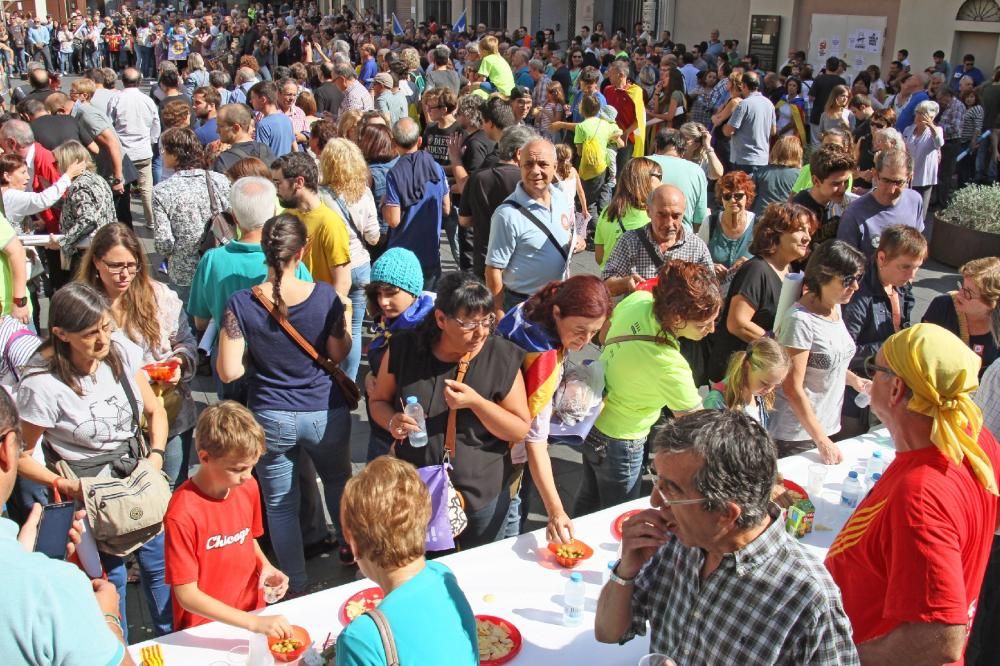 Penjada de cartells a Manresa pro referèndum