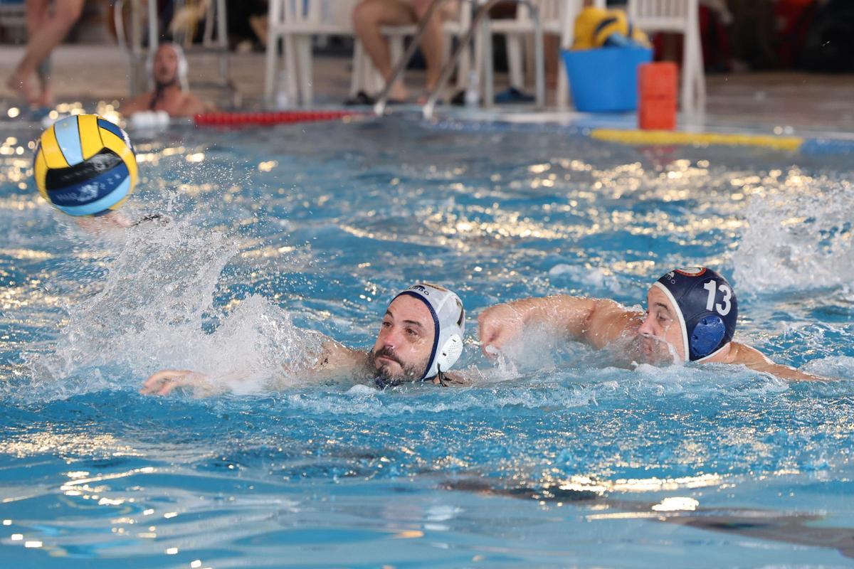 Imágenes del 20 aniversario del Club Waterpolo en la piscina de Sant Josep Imágenes del 20 aniversario del Club Waterpolo en la piscina de Sant Josep
