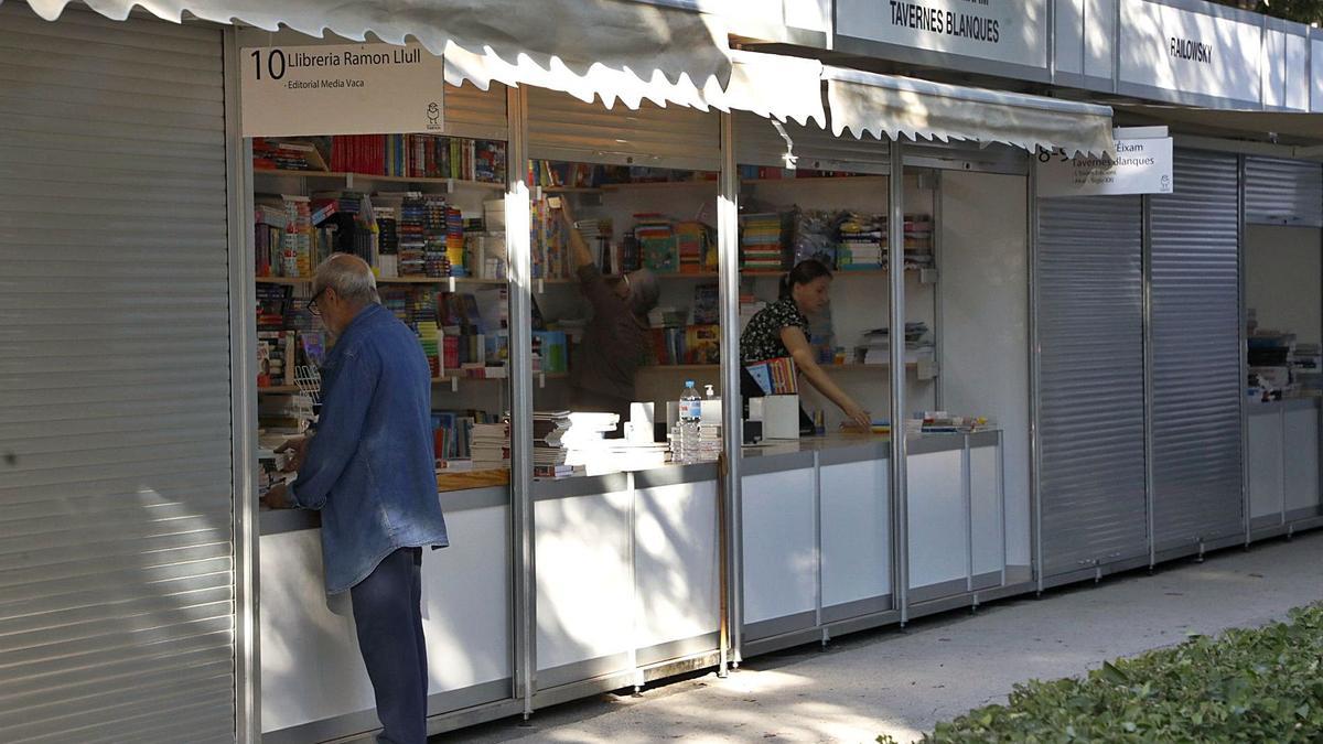 La Fira del Llibre inaugura hoy su 56 edición en los Jardines de Viveros.  | M.A.MONTESINOS