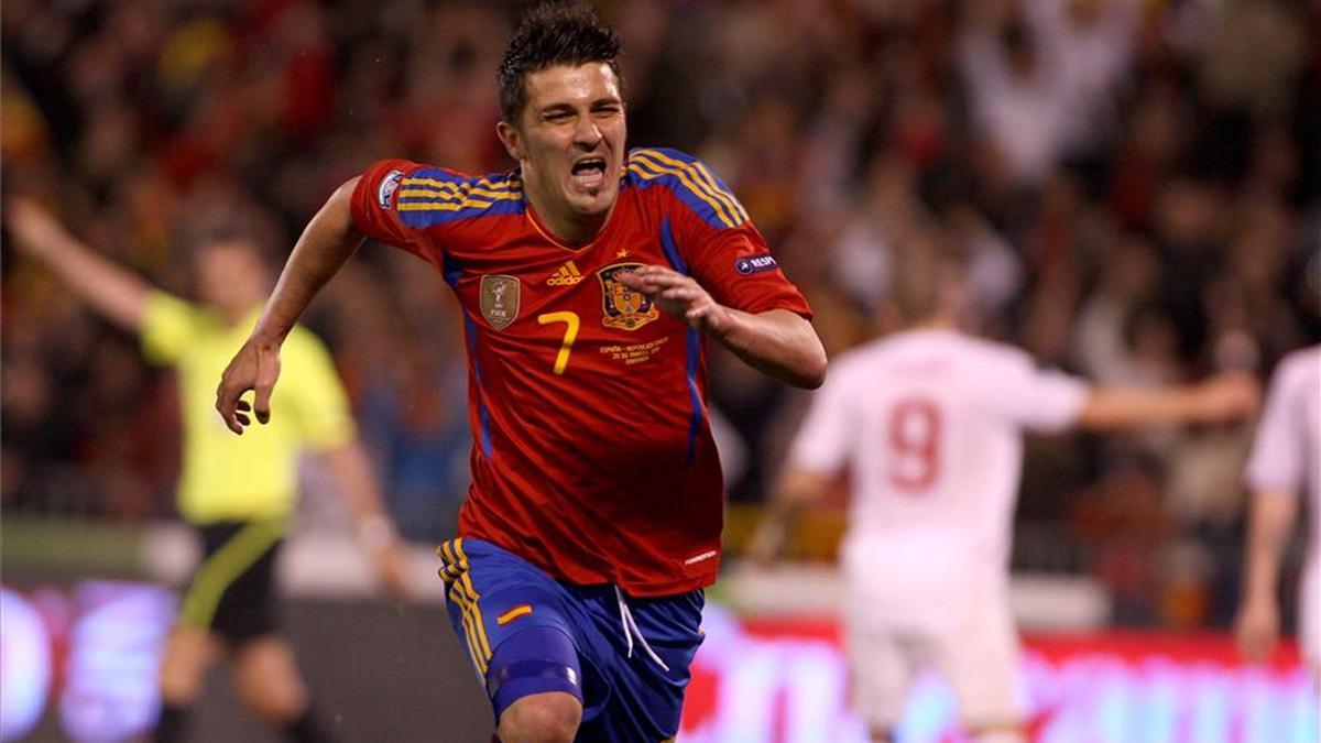 David Villa celebra uno de sus goles ante la República Checa en 2011