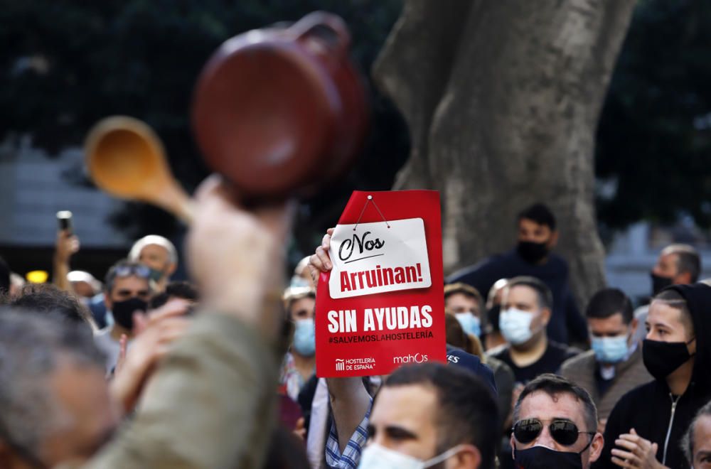 Protesta de la hostelería malagueña por las nuevas restricciones 'Sin ayudas nos arruinan"