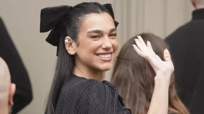 Soy experta en belleza y este colorete mágico es el único producto de maquillaje que uso en verano