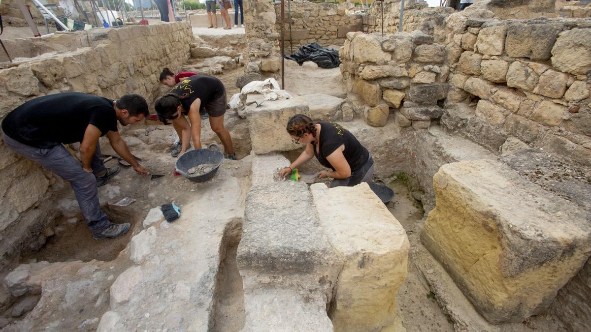 Imagen de las excavaciones en una zona de las termas de Popilio.