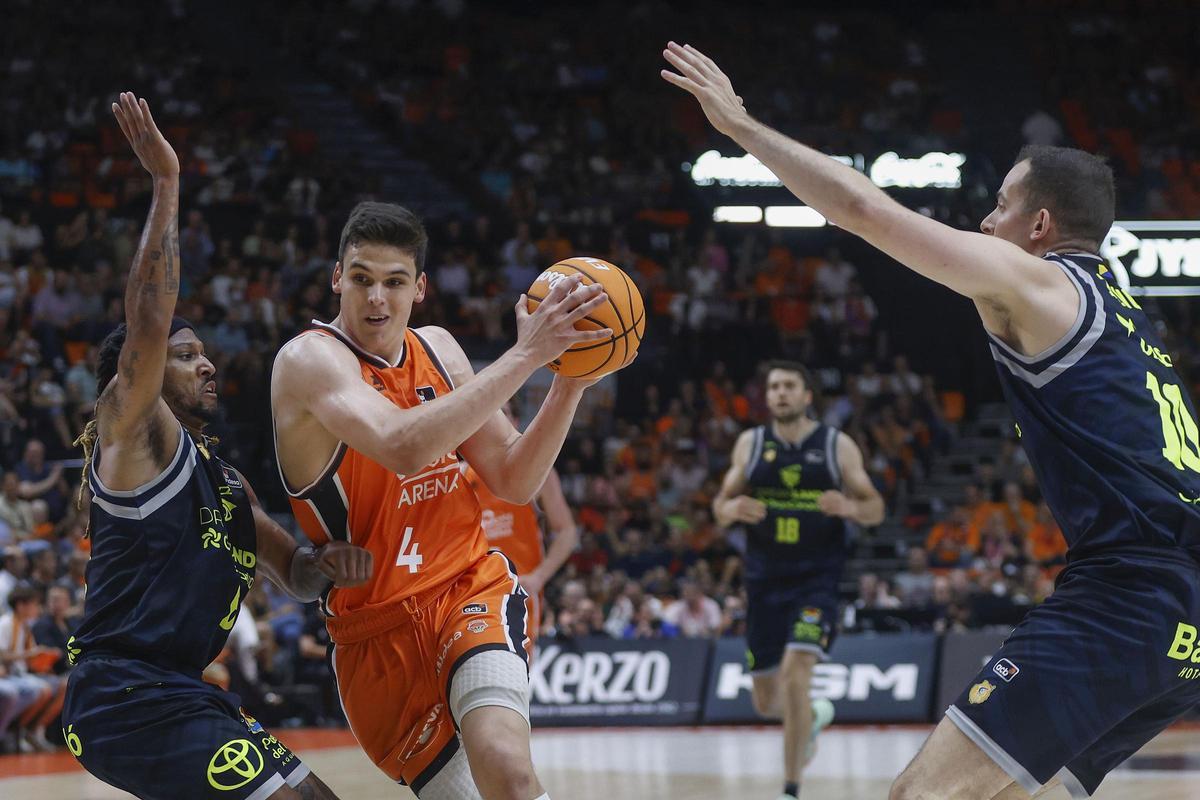 Jaime Pradilla con el balón