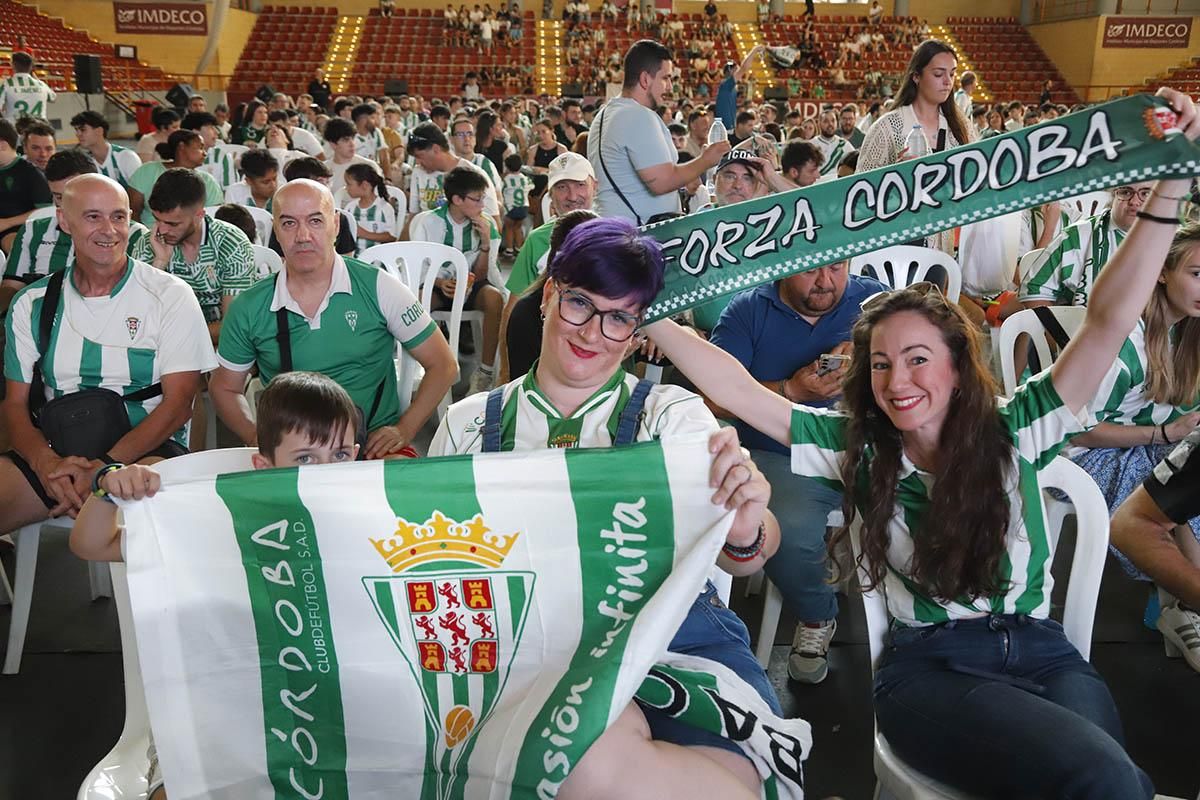 Play off de ascenso | La afición cordobesista en Vista Alegre, en imágenes