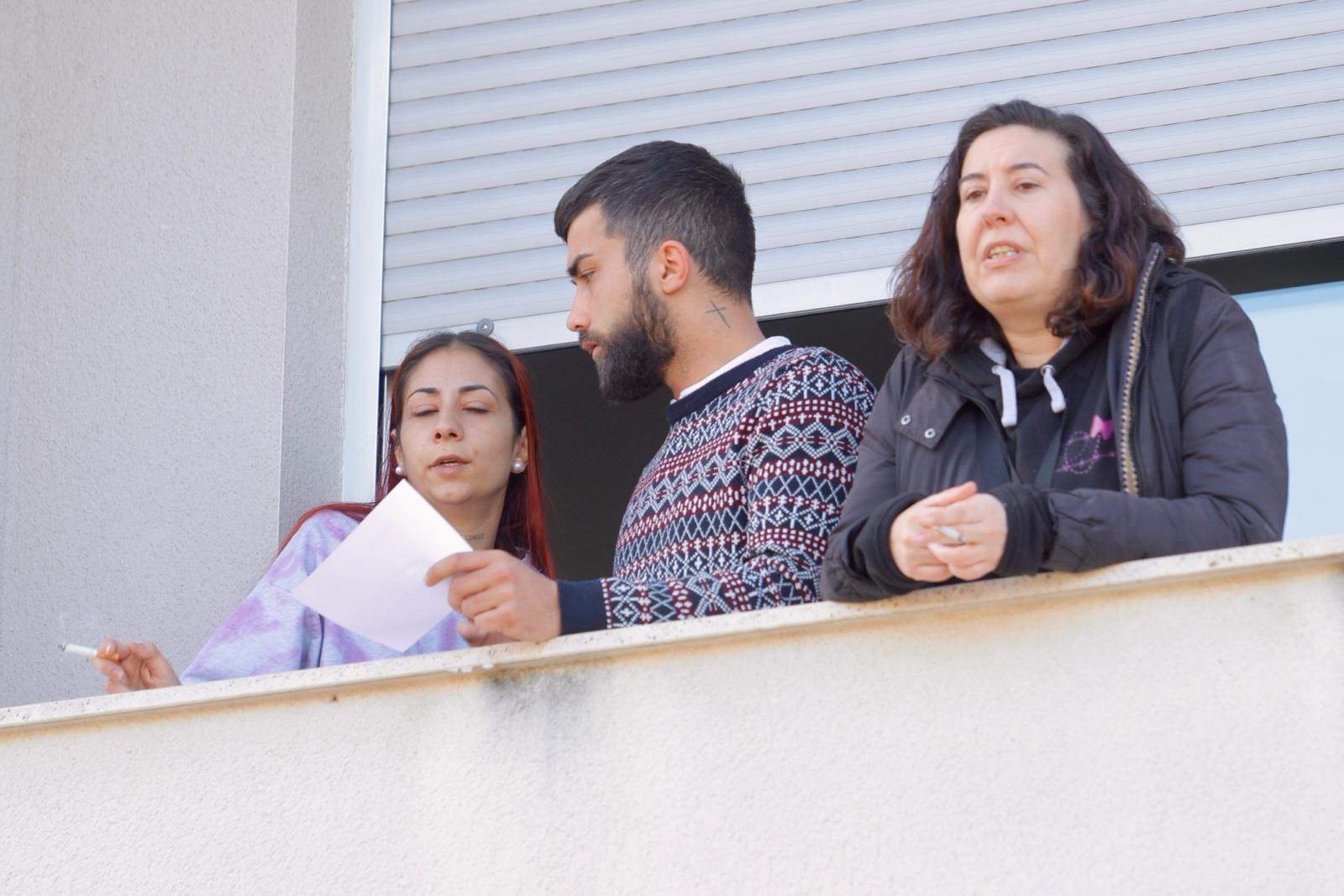 Amplio despliegue de Policía y Guardia Civil en el desahucio de 54 familias en Montserrat