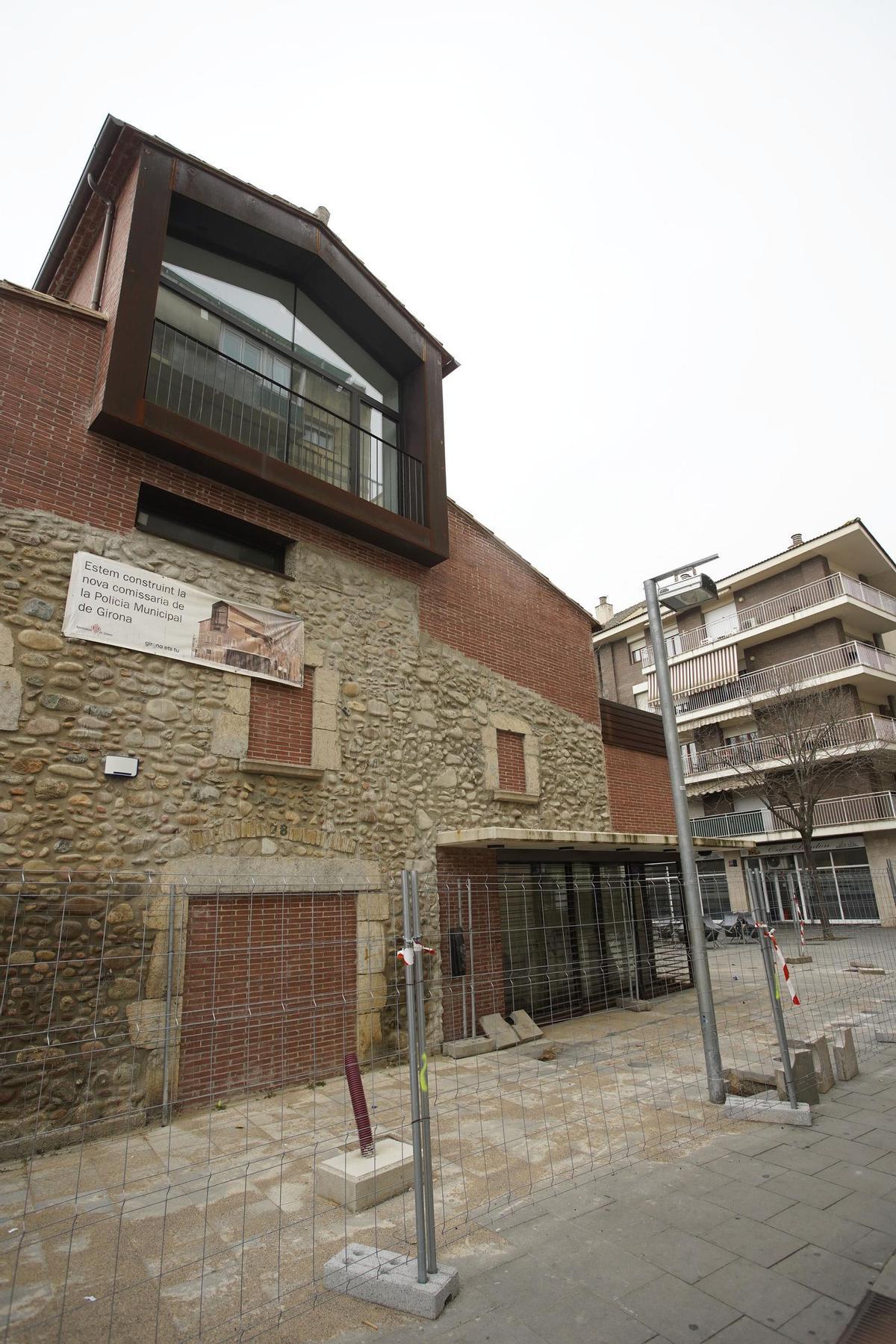 Les imatges de les obres d’adequació de la nova comissaria de Santa Eugènia