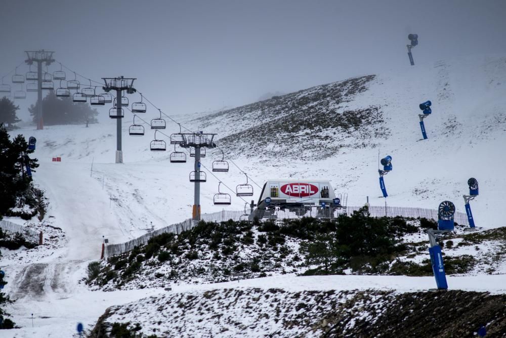 Se hace la nieve en Ourense. // Brais Lorenzo