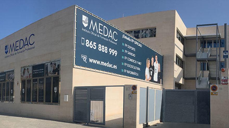 Fachada del instituto MEDAC en Alicante.