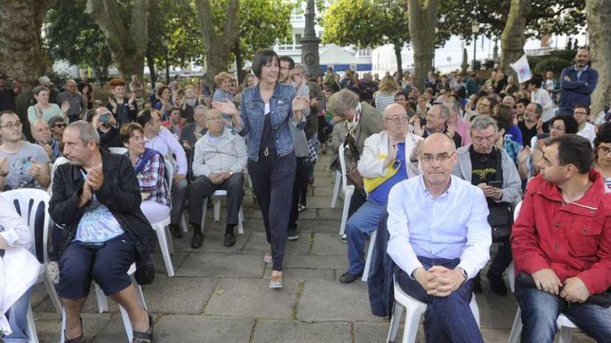 Ana Pontón a su llegada al acto convocado ayer por la tarde en la plaza de Azcárraga de A Coruña.