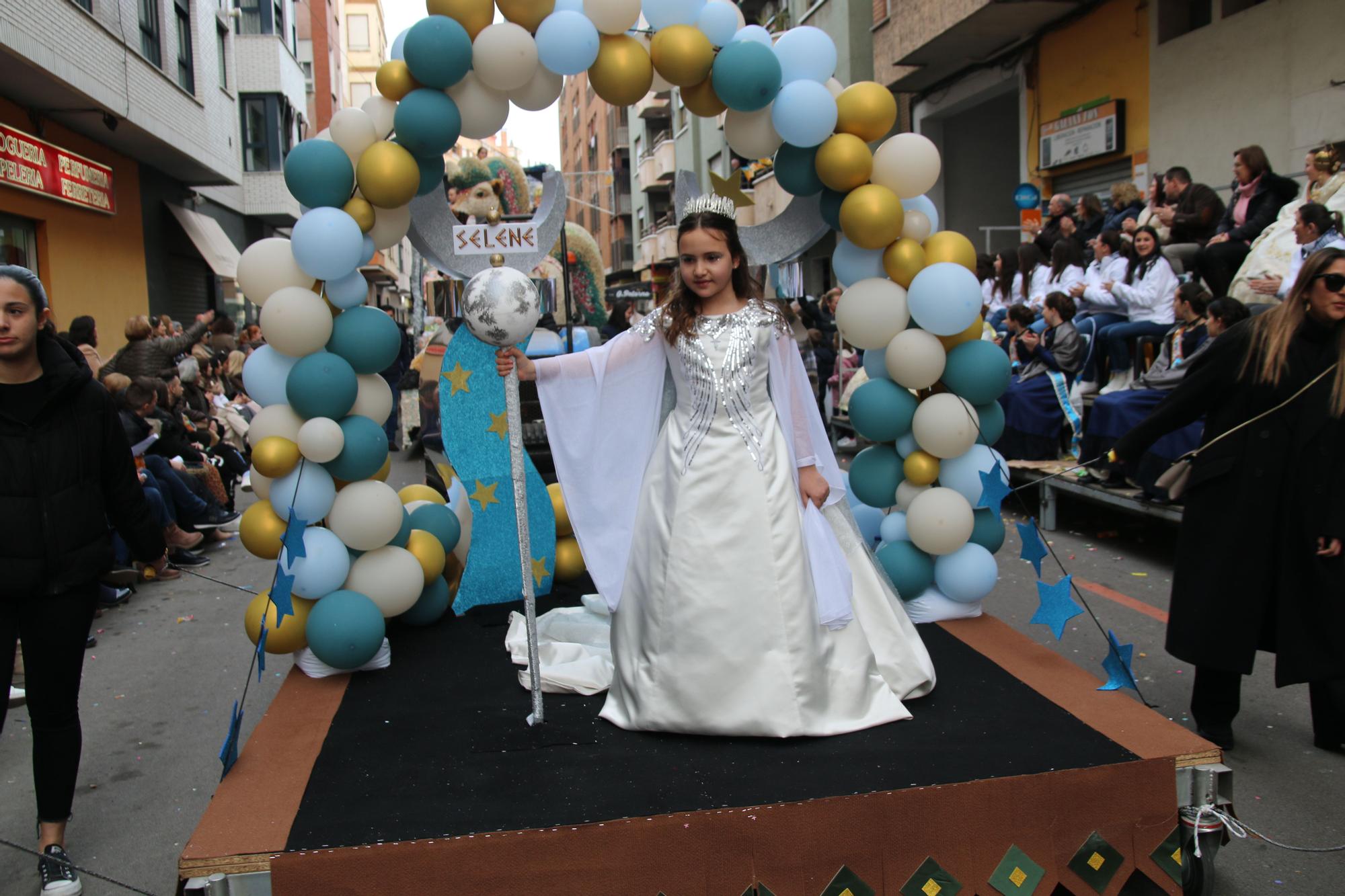 Búscate en las fotos del premio al Barri València en la cabalgata del Ninot infantil de Burriana