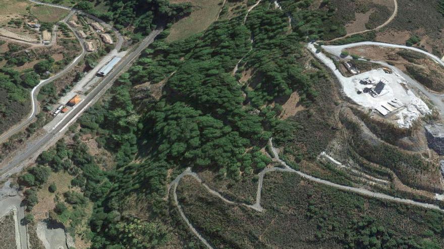 Una vista de la estación (i) y las obras para el AVE (d). // Google