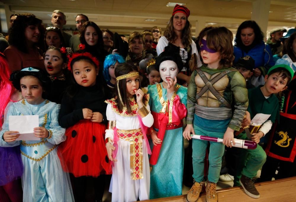 Concurso de carnaval en el Centro Social de La Corredoria