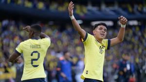 Kendry Páez celebra un gol de Ecuador