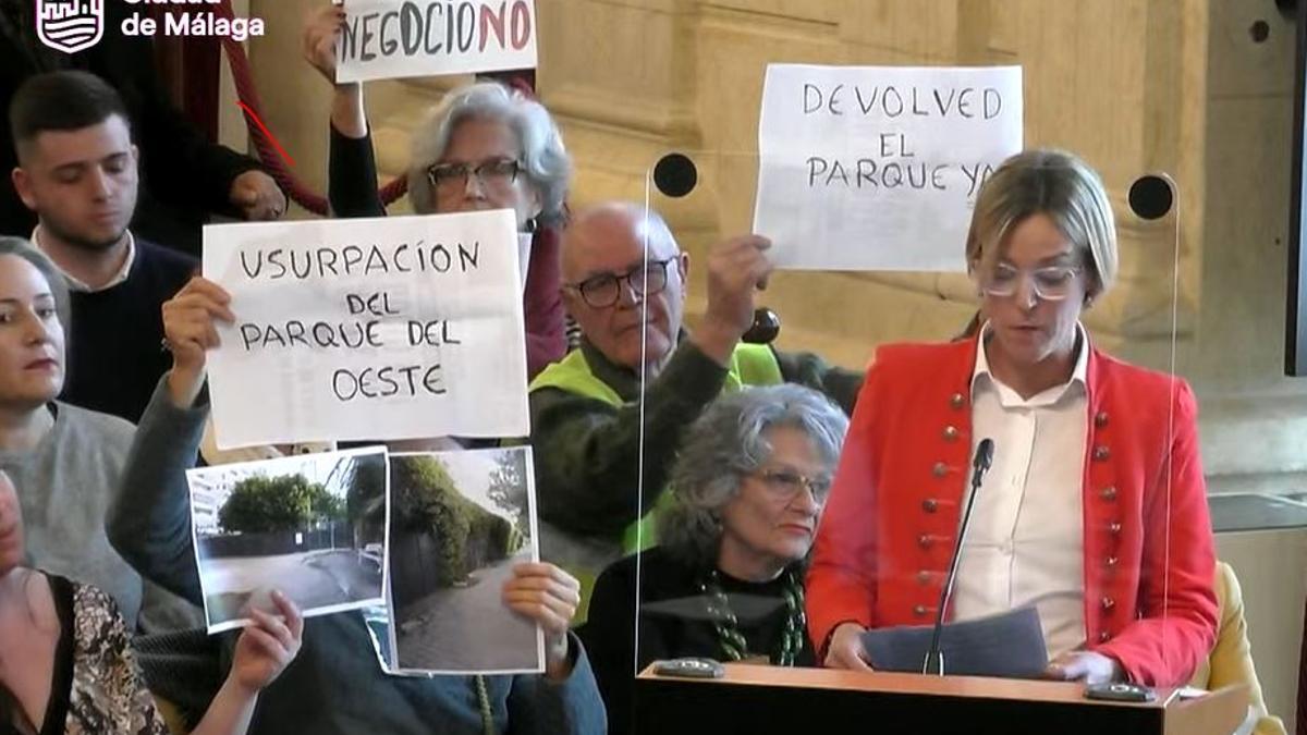 Vecinos del Parque del Oeste, en el Pleno.