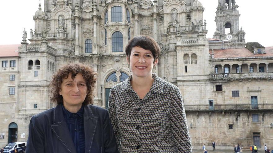 A alcaldesa, Goretti Sanmartín, xunto á portavoz do BNG, Ana Pontón en Raxoi / Antonio hernández