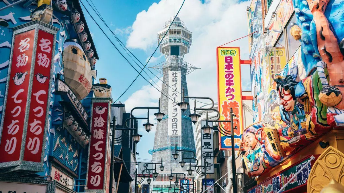 El bar más andaluz de Osaka: con Canal Sur en la televisión y la decoración más castiza