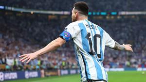 18 December 2022, Qatar, Lusail: Argentinas Lionel Messi celebrates scoring his sides third goal during the FIFA World Cup Qatar 2022 final soccer match between Argentina and France at the Lusail Stadium. Photo: Tom Weller/dpa